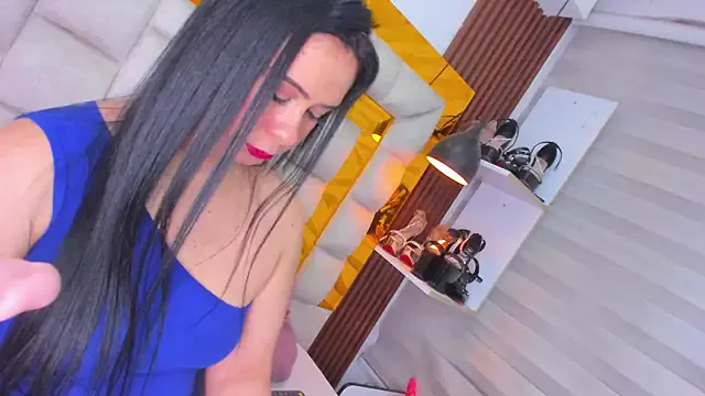 Freechat bigass_monic on StripChat