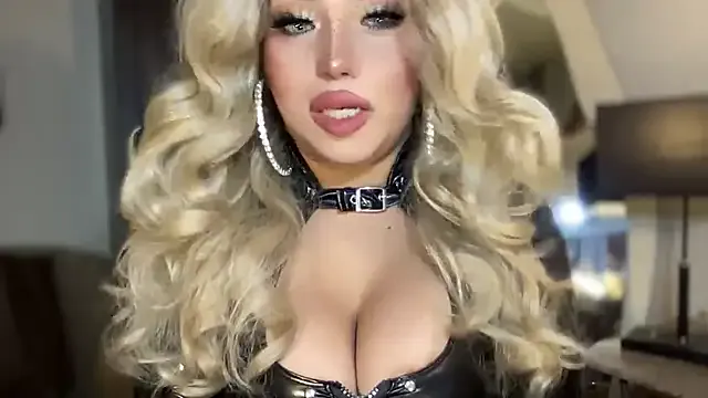 Offline BigDominaMia on StripChat