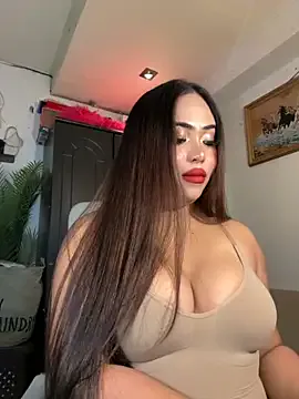 Offline BigDominaMia on StripChat