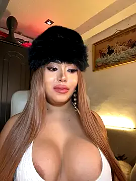 Offline BigDominaMia on StripChat