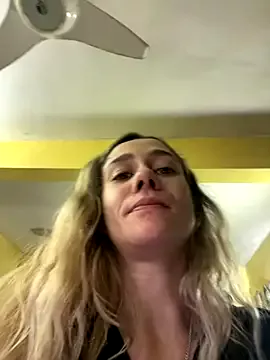 Offline blond-96 on StripChat