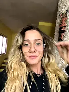 Offline blond-96 on StripChat