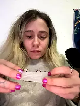 Offline blond-96 on StripChat