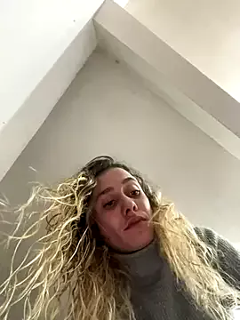 Offline blond-96 on StripChat