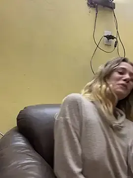 Offline blond-96 on StripChat