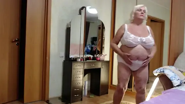 Blondebomb on StripChat