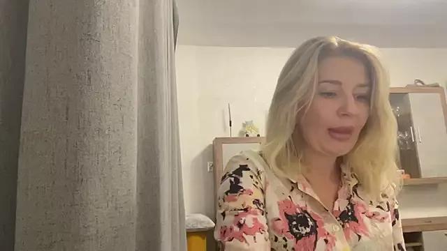 Blondie_xoxoxo from StripChat is Freechat