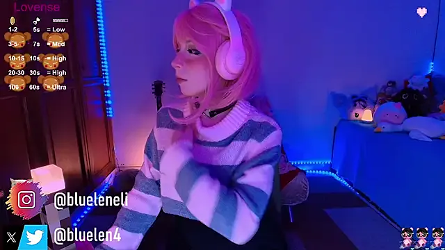 Offline bluelen on StripChat