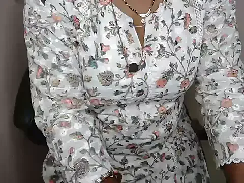 Offline bold_naina on StripChat