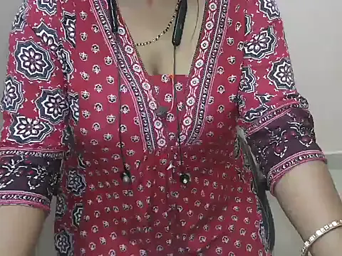 Offline bold_naina on StripChat