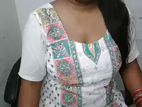 Offline bold_naina on StripChat