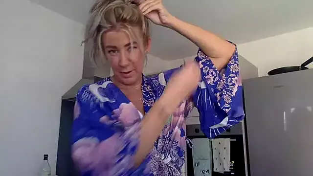 Offline Bratty-Blonde55 on StripChat