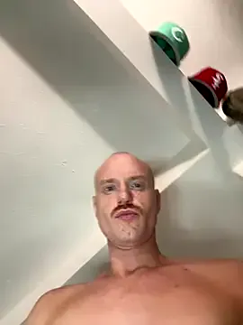 Offline brofcker on StripChat