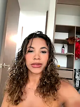 Offline Brunettexio on StripChat