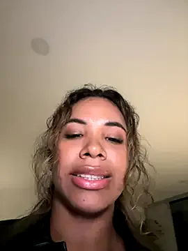 Offline Brunettexio on StripChat