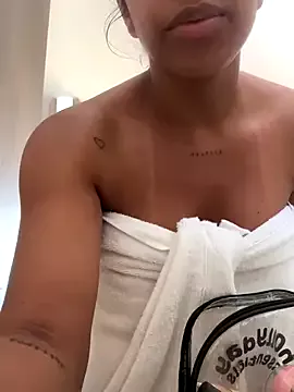 Offline Brunettexio on StripChat