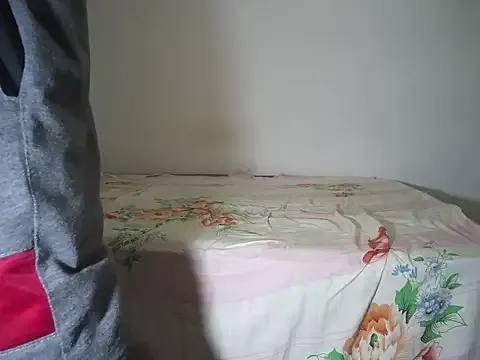 Offline celone_couple_22 on StripChat