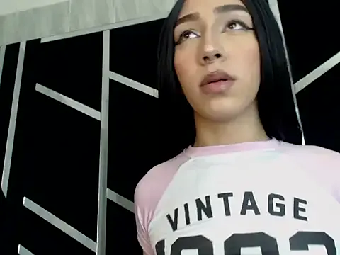 Offline chaniesmith69x on StripChat