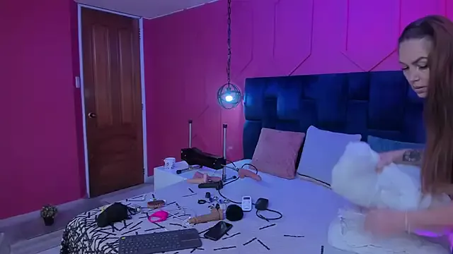 Offline chantall1375 on StripChat