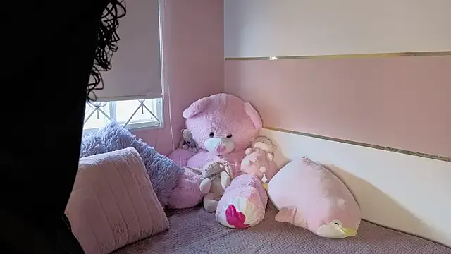 Offline Charlotte__Miller on StripChat