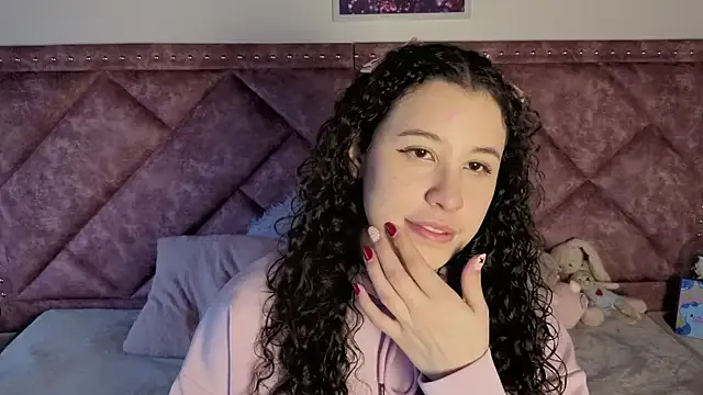 Offline Charlotte__Miller on StripChat