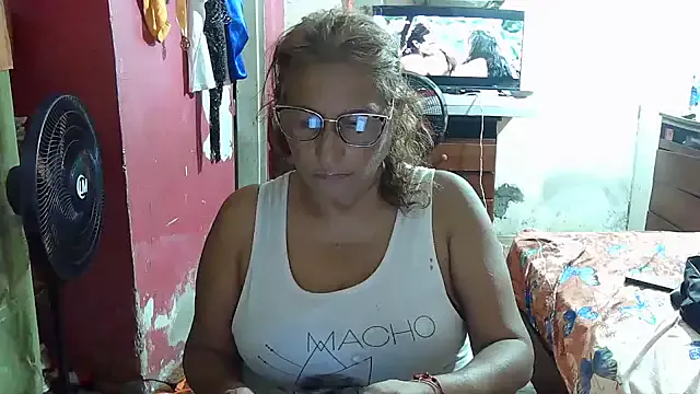 Freechat charrysexy1 on StripChat