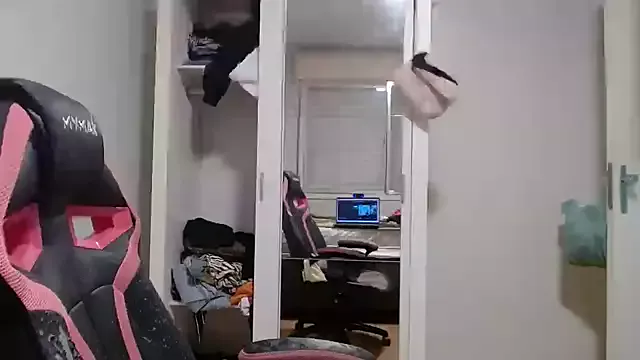 Offline chelbyy on StripChat