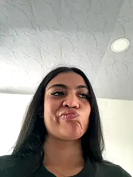 Chiqui_cute on StripChat