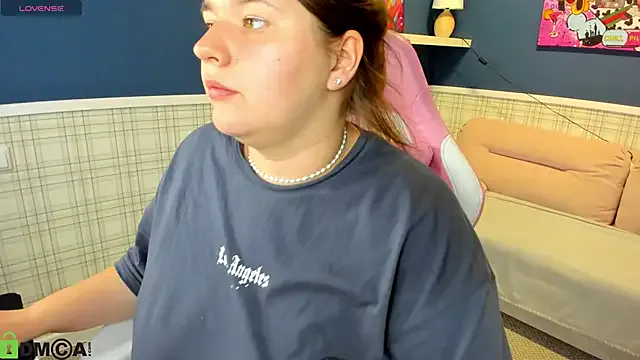 Offline Chloee_White on StripChat