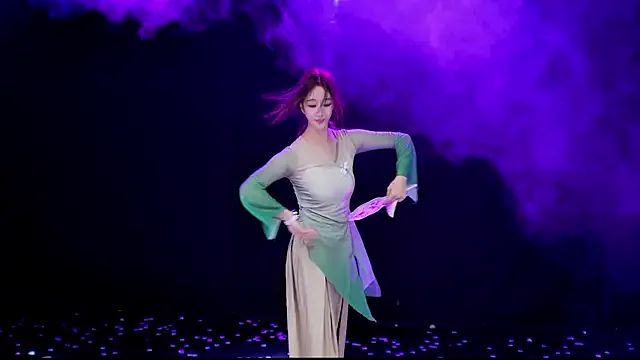 Offline Comebaby-007 on StripChat