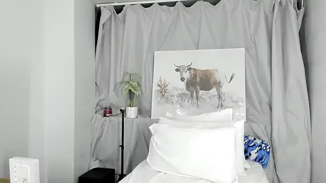 Offline ConnieSmall24 on StripChat