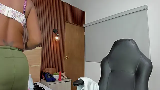 Offline coral15_ on StripChat