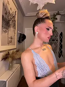 Offline Crystal_________ on StripChat