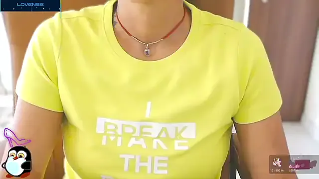 Offline Cuite_C0r5ha on StripChat