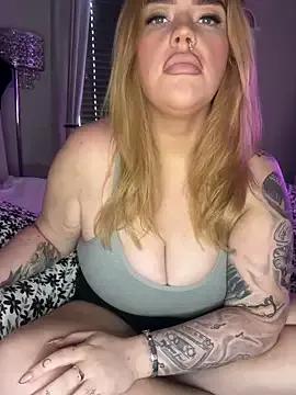 CurvyGirlMyla from StripChat is Freechat