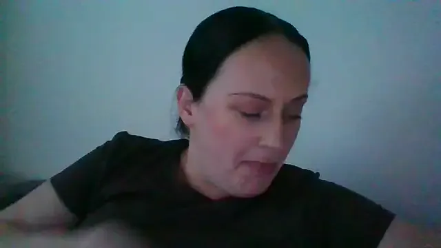 CurvyQueen2023 on StripChat