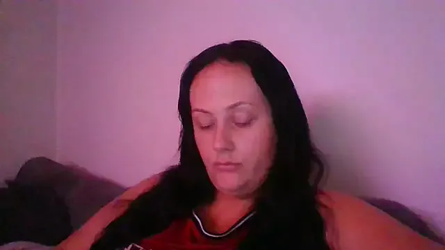 CurvyQueen2023 on StripChat