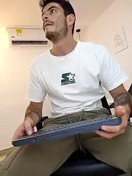 Offline damian_bull on StripChat