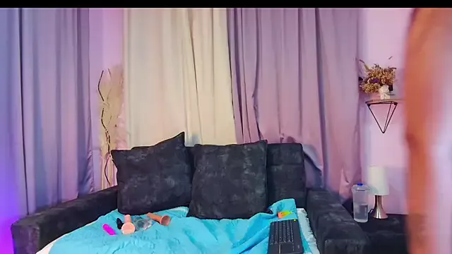 Offline DaniniAnderson on StripChat