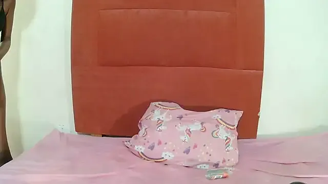 Offline DesiredQueen25 on StripChat