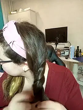 Offline DienkaGreen on StripChat