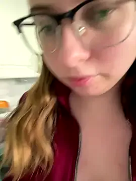 Offline DienkaGreen on StripChat