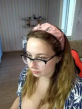 Offline DienkaGreen on StripChat