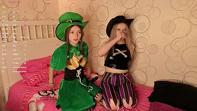 DongMolt — Clara hits Juliet's tits and screams