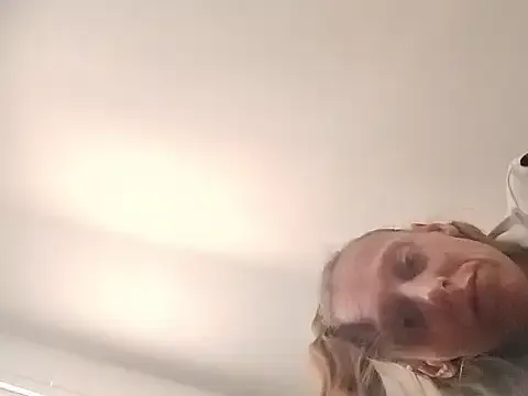 Offline eatmeplease44 on StripChat