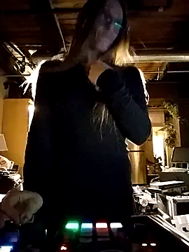 Offline eatmeplease44 on StripChat