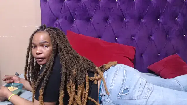 EBONYBUSTYY on StripChat