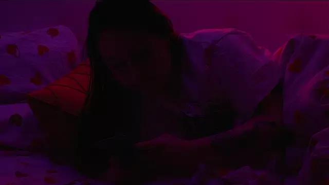 ElliSweetTease from StripChat