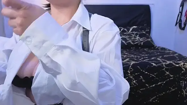 Offline elowen_halley1 on StripChat