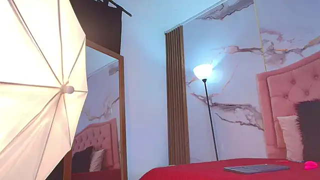 Offline Ema_Jonees on StripChat